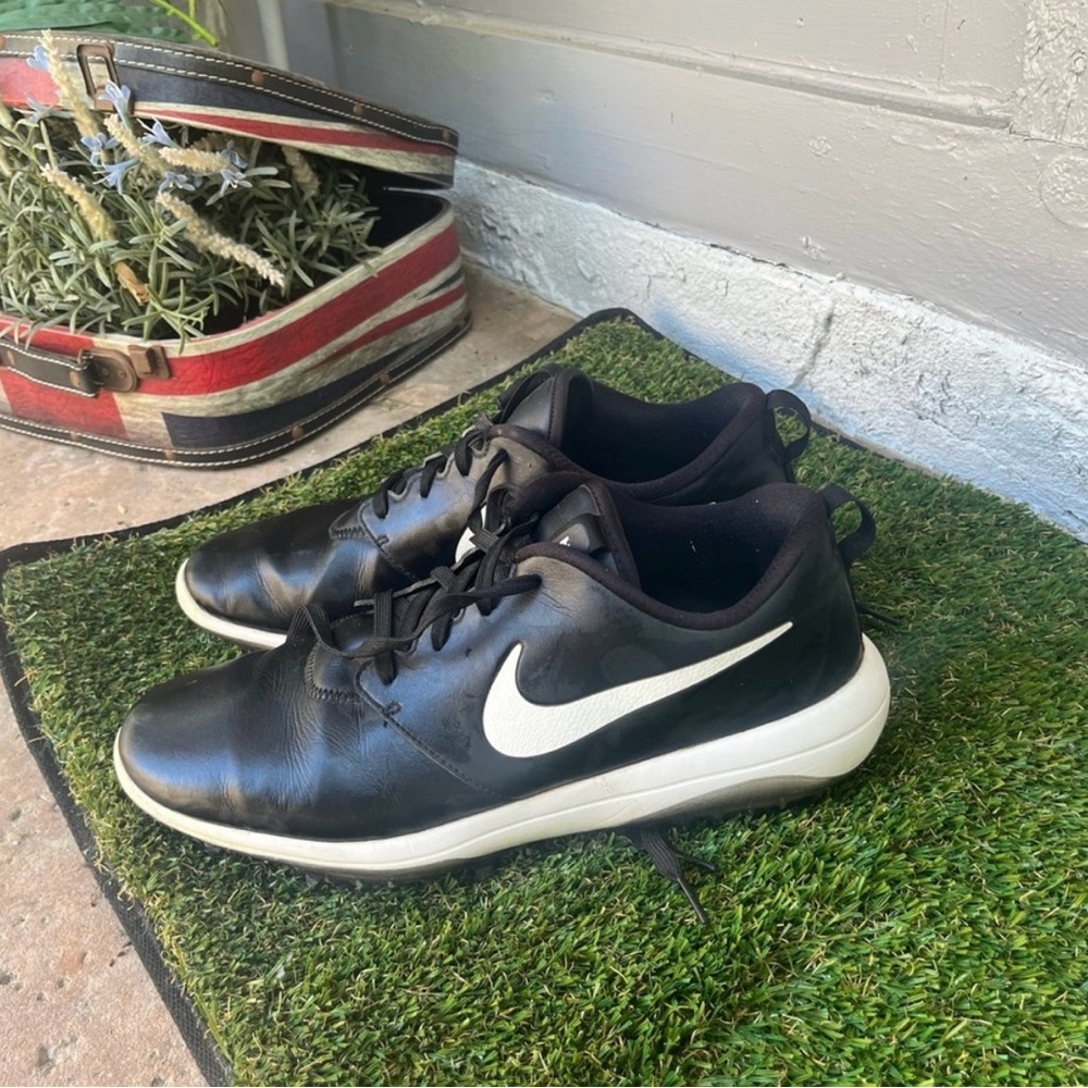 Nike Men's Black and White Casual Sneakers, Golf, Roshe